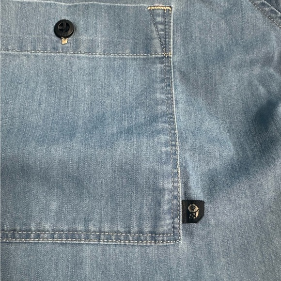 Mountain hardware denim chambray button down shirt Large side pockets hiking - Picture 6 of 9